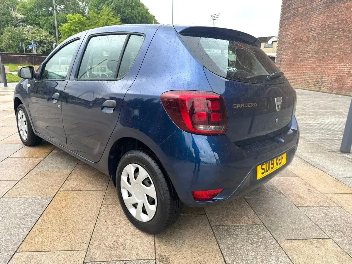 Używany Dacia Sandero Essentiel 90 KM (66 kW) 2019 Niebieski Hatchback