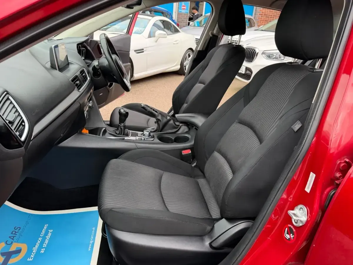 Begagnad Mazda 3 Inclusive 120 HK (88 kW) 2015 Röd Sedan