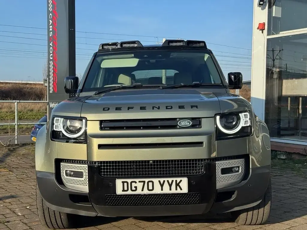 Used Land Rover Defender First Edition 241 HP (177 kW) 2020 Green SUV