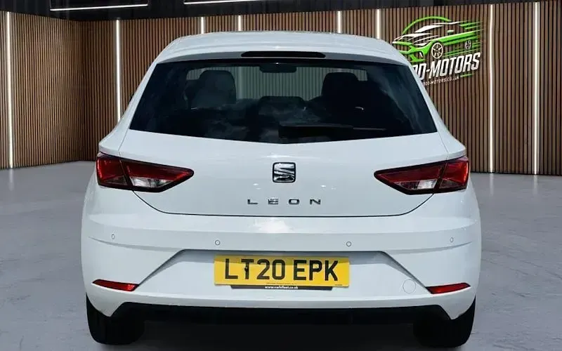 Used Seat Leon SE Dynamic 131 HP (96 kW) 2020 White Hatchback