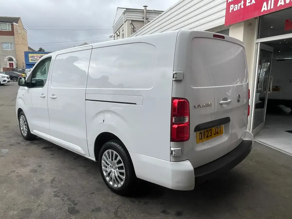 Used Vauxhall Vivaro 100 HP (73 kW) 2023 White MPV