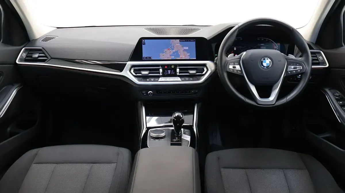 Used BMW 320 Sport Line 181 HP (133 kW) 2022 White Sedan