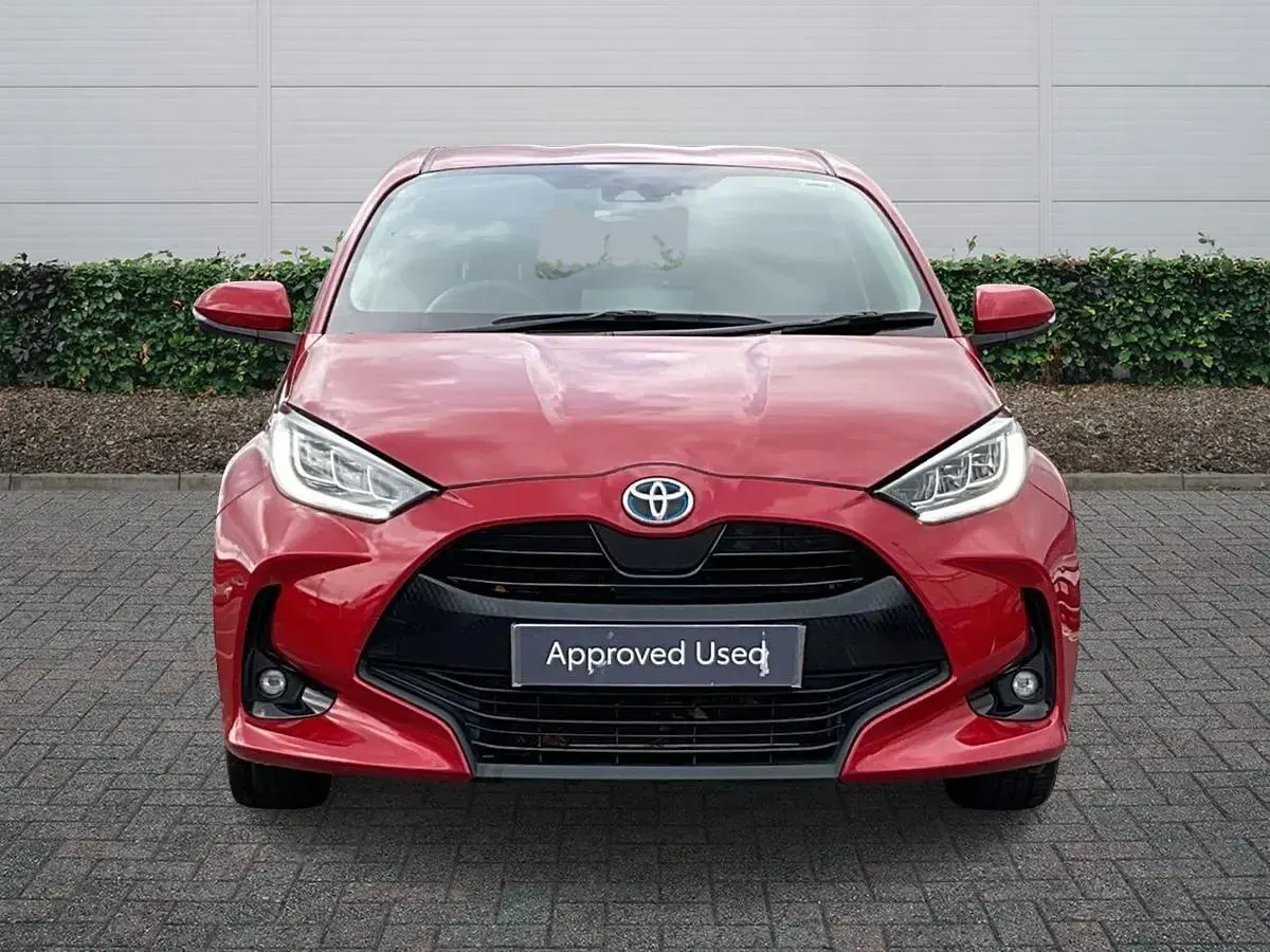 Used Toyota Yaris Design 116 HP (85 kW) 2024 Red Hatchback
