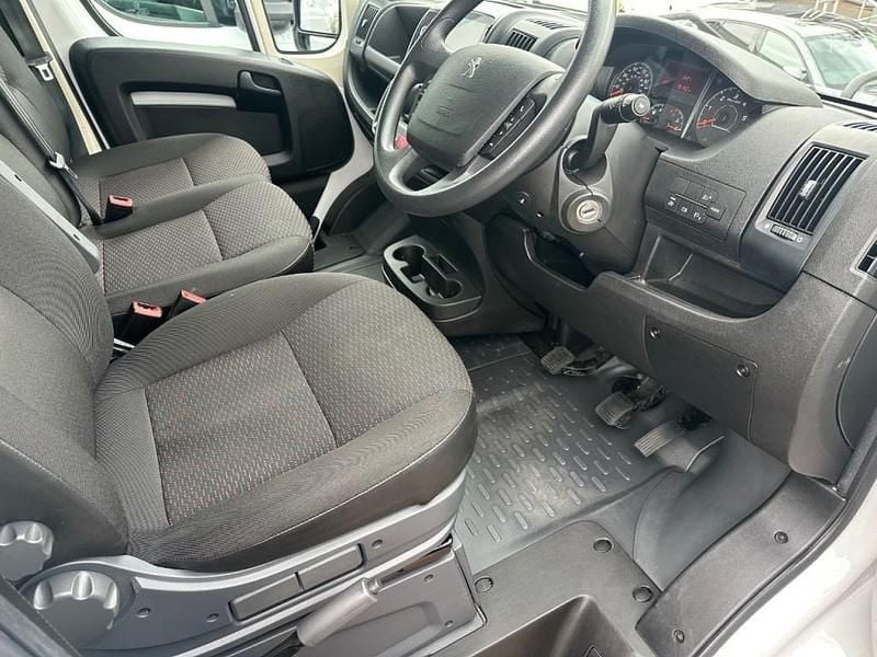 Used Peugeot Boxer Premium 140 HP (102 kW) 2023 White Van