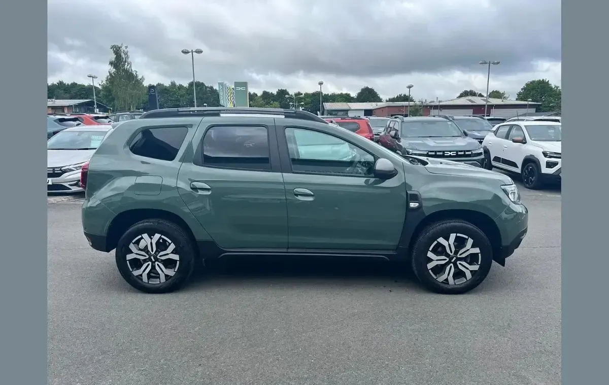 Used Dacia Duster Journey 88 HP (64 kW) 2023 Green SUV