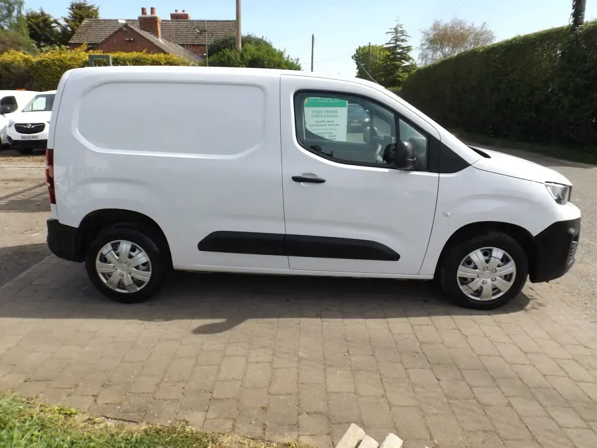 Used Peugeot Partner Premium 131 HP (96 kW) 2024 White MPV