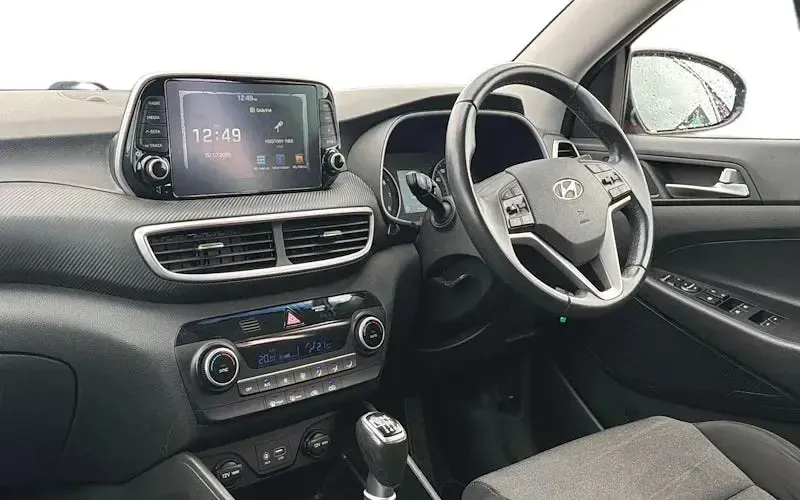 Used Hyundai Tucson SE 132 HP (97 kW) 2019 Red SUV