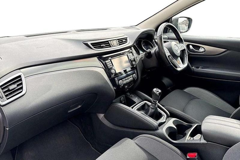 Used Nissan Qashqai N-Connecta 138 HP (101 kW) 2018 Grey SUV