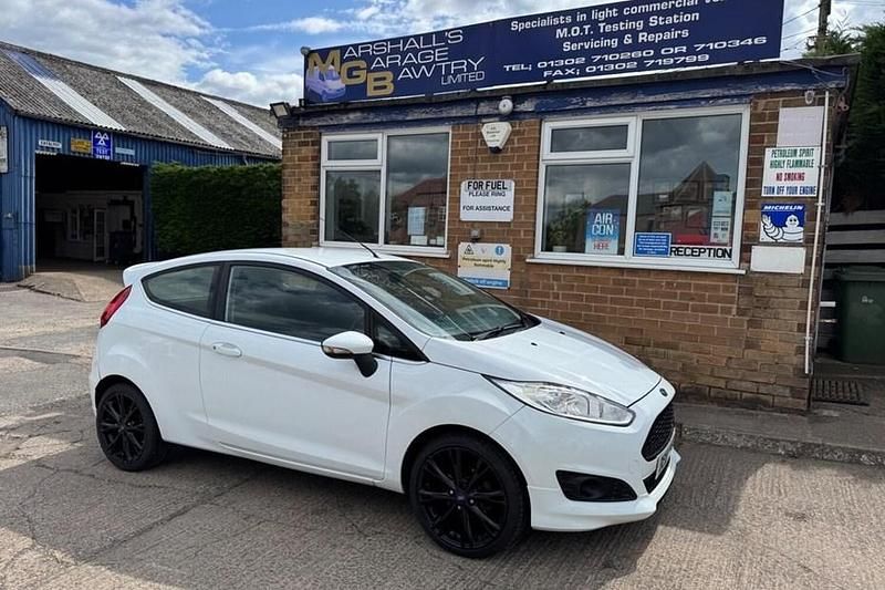 White Used 2015 Ford Fiesta Zetec Hatchback | £4,495 (Fair price) - Image 1/1