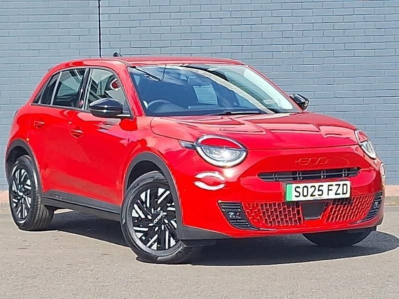 Pastel red New 2025 Fiat 600 Red Hatchback | £21,998 (Fair price) - Image 1/4