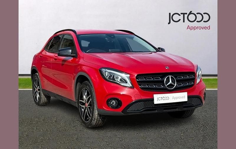 Used Mercedes GLA180 Urban 120 HP (88 kW) 2019 Red SUV