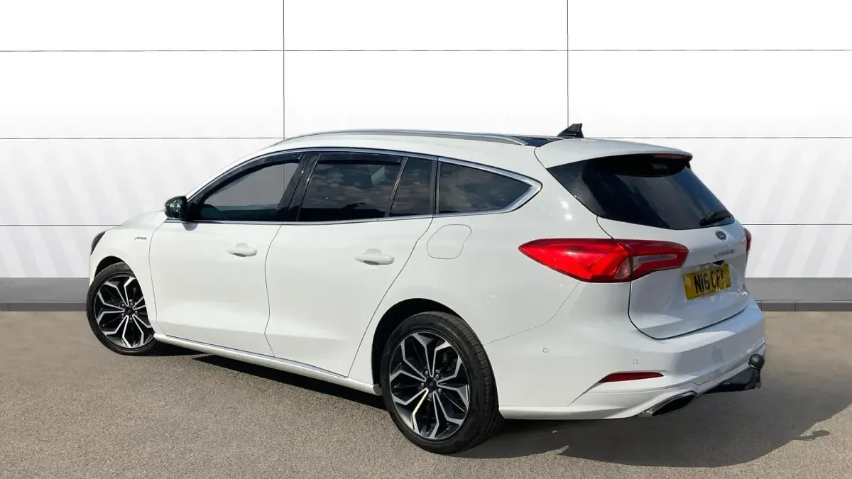 Used Ford Focus Vignale 150 HP (110 kW) 2019 White Estate