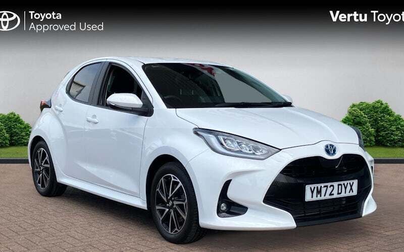 Used 2025 Toyota Yaris Hybrid Design Hatchback | £17,885 (Good price) - Image 1/4
