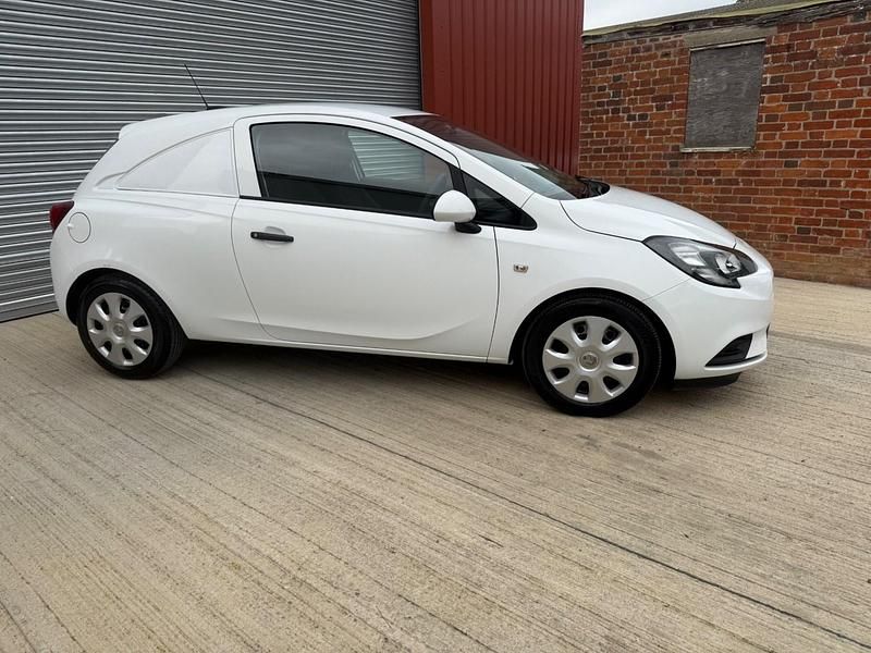 Used Vauxhall Corsa 95 HP (69 kW) 2018 White Van