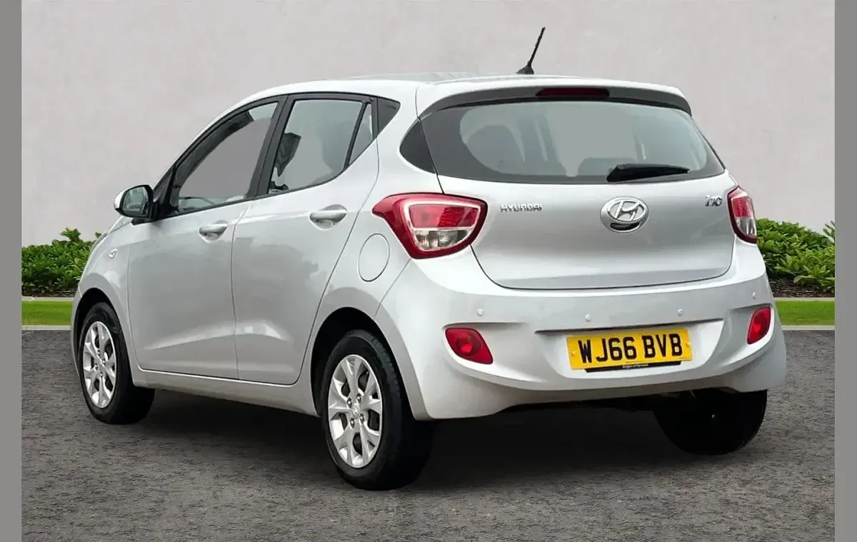 Used Hyundai i10 SE 86 HP (63 kW) 2016 Silver Hatchback