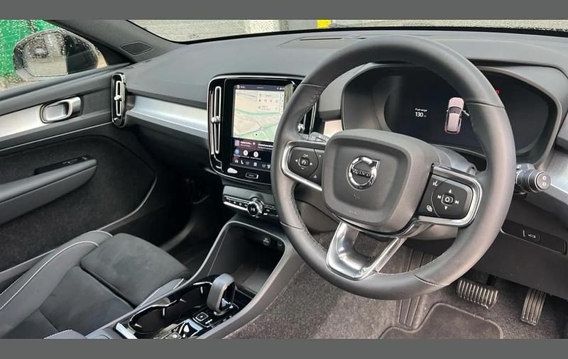 Used Volvo XC40 Plus 161 HP (118 kW) 2025 Black SUV