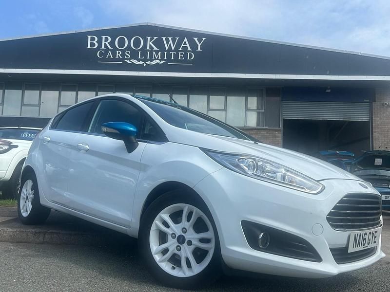 White Used 2016 Ford Fiesta Zetec Hatchback | £3,990 (Fair price) - Image 1/4