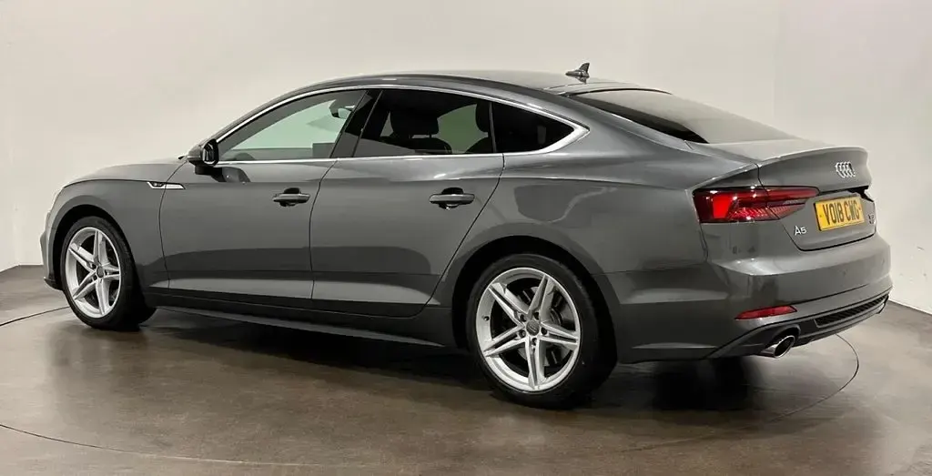 Usado Audi A5 Sportback S-Line 252 HP (185 kW) 2018 Cinzento Citadino