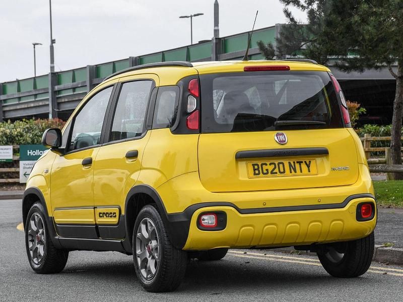 Used Fiat Panda Cross Cross 70 HP (51 kW) 2020 Yellow Hatchback