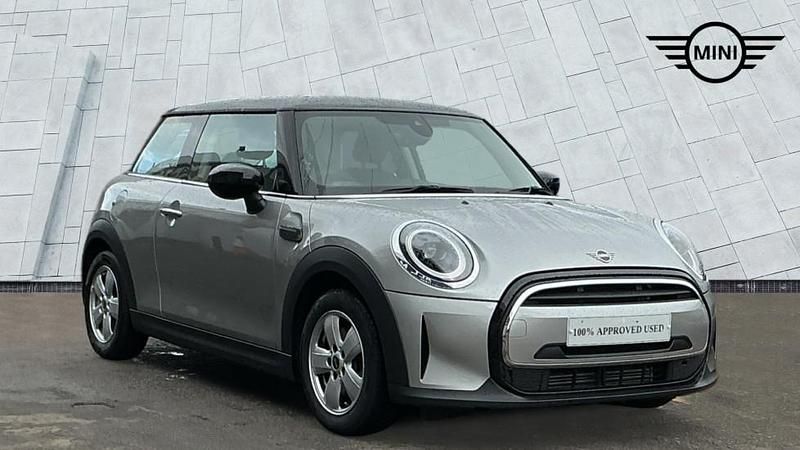 Usado Mini Cooper Classic 134 HP (98 kW) 2023 Prateado Citadino