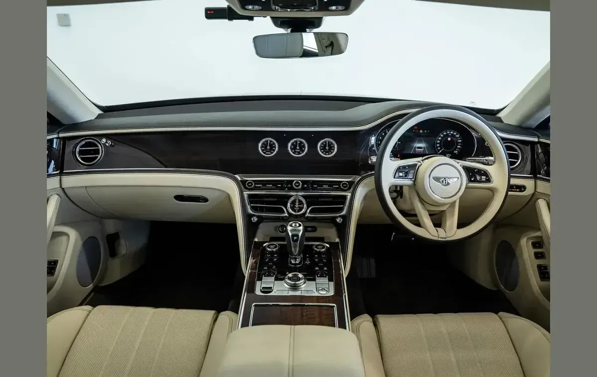 New Bentley Flying Spur 670 HP (492 kW) 2026 Blue Sedan