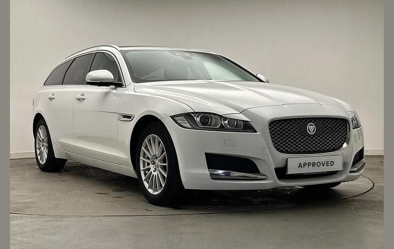 Used Jaguar XF Sportbrake Portfolio 161 HP (118 kW) 2018 White Estate