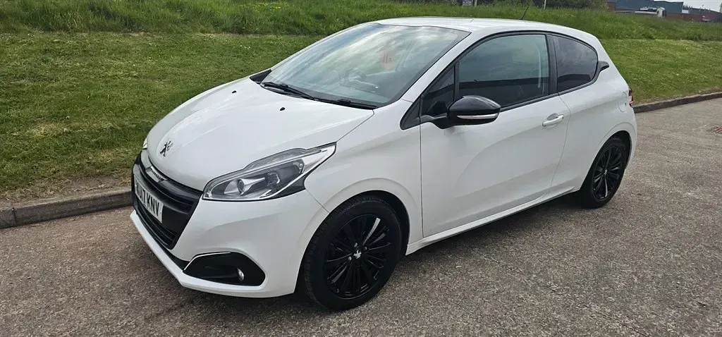 Używany Peugeot 208 2017 Biały Hatchback