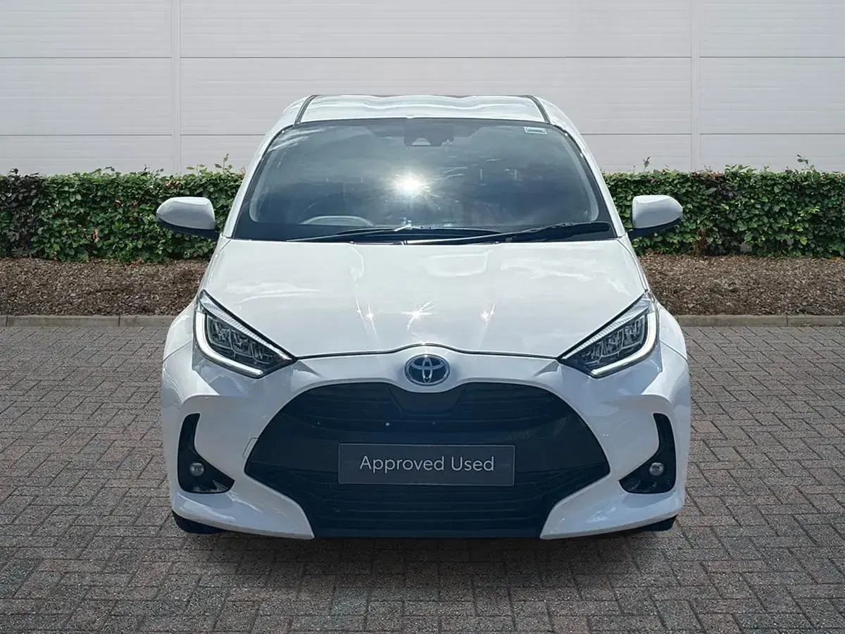 Used Toyota Yaris Design 2023 White Hatchback