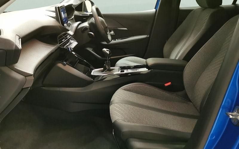 Used Peugeot 208 Allure 101 HP (74 kW) 2024 Blue Hatchback