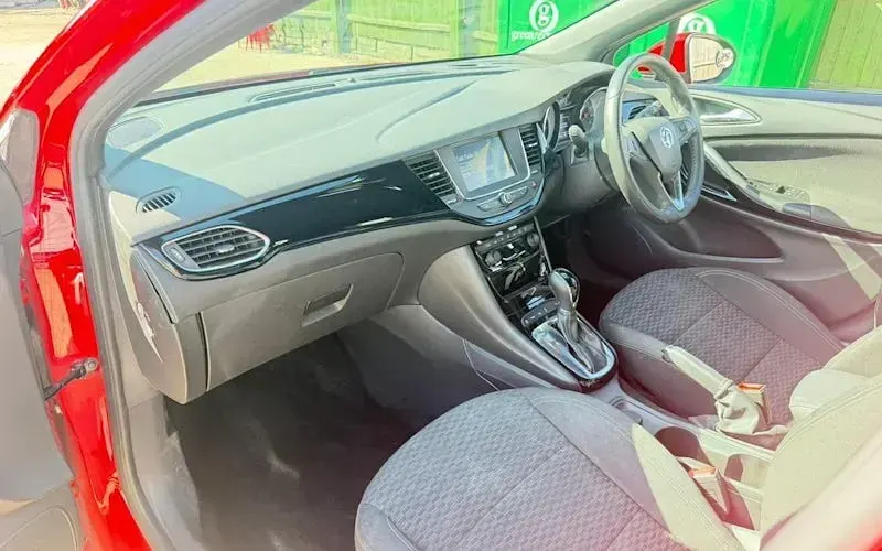 Used Vauxhall Astra SRi 150 HP (110 kW) 2017 Red Hatchback