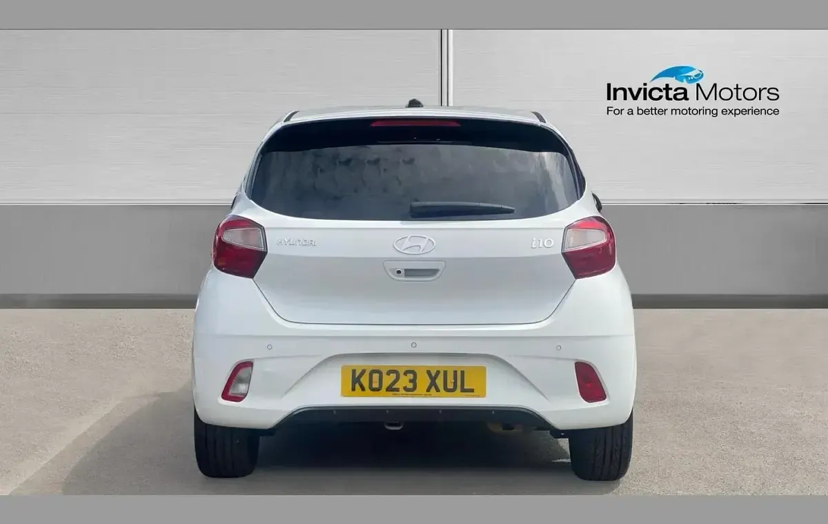 Used Hyundai i10 Premium 84 HP (61 kW) 2023 White Hatchback