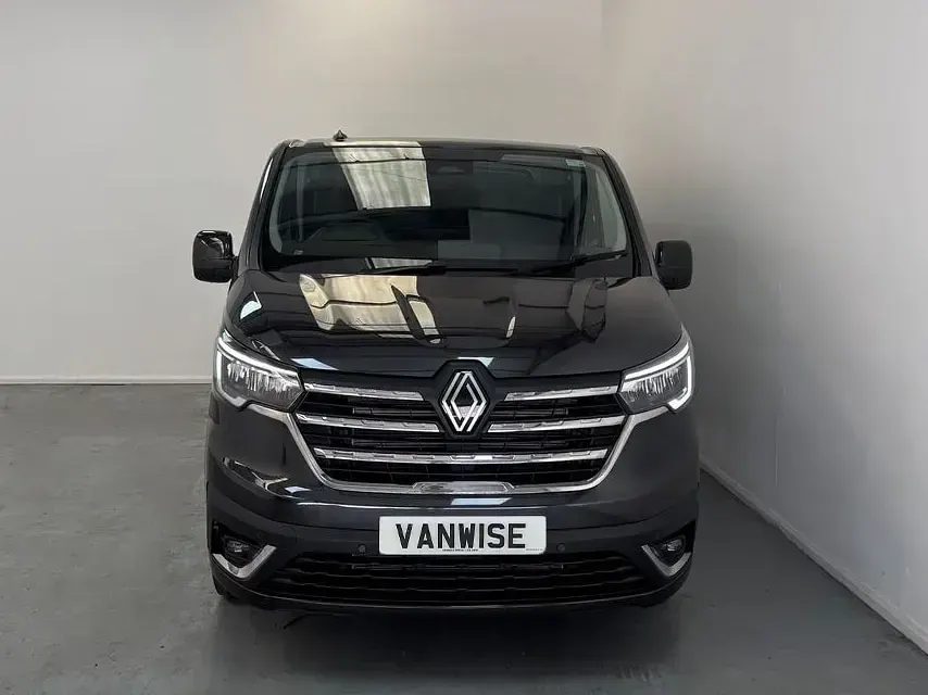 Used Renault Trafic 150 HP (110 kW) 2026 Black