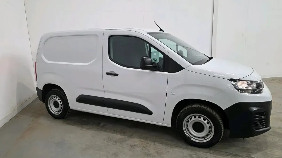 Used Citroën Berlingo 100 HP (73 kW) 2023 White MPV