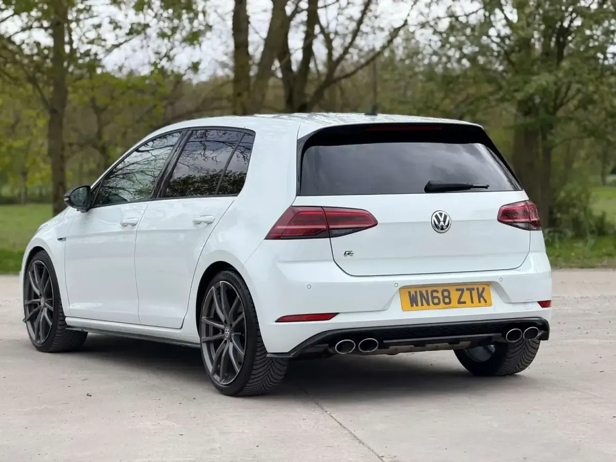 Second-hand VW Golf VII R 310 CP (228 kW) 2018 Alb Hatchback
