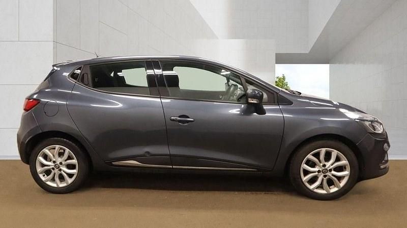 Used Renault Clio IV Dynamique 90 HP (66 kW) 2018 Grey Hatchback