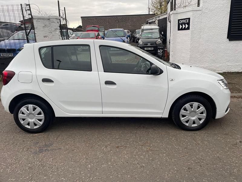 Used Dacia Sandero Ambiance 90 HP (66 kW) 2017 White Hatchback