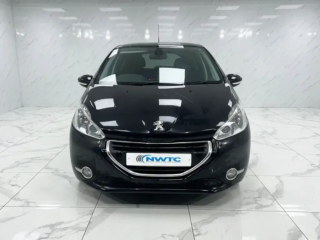 Used Peugeot 208 2015 Black Hatchback