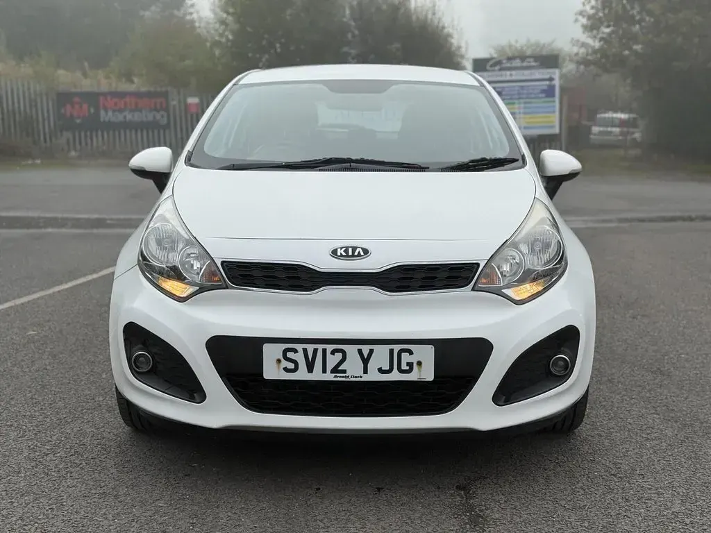 Used Kia Rio 109 HP (80 kW) 2012 White Hatchback