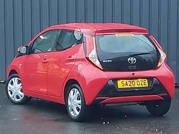 Used Toyota Aygo X-play 72 HP (52 kW) 2020 Red Hatchback