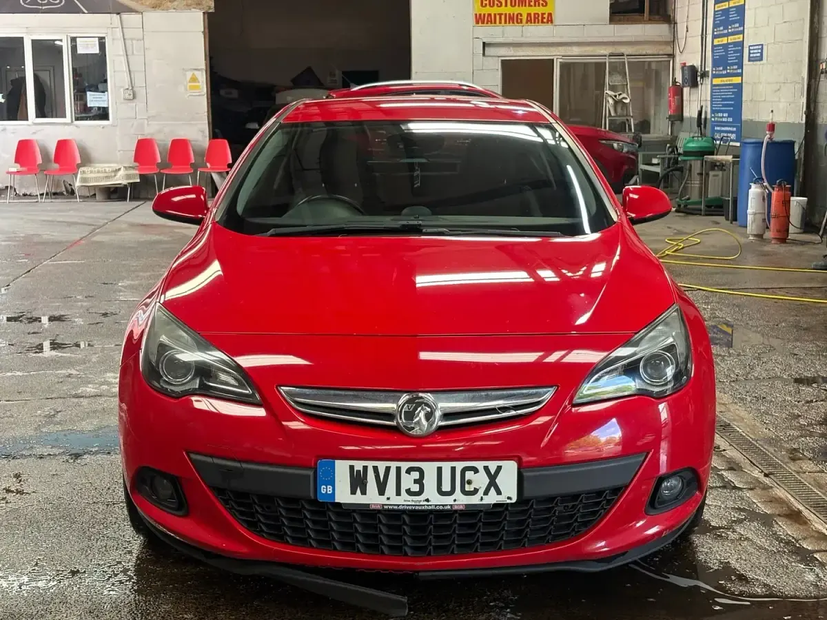 Używany Vauxhall Astra GTC SRi 2013 Czerwony Hatchback