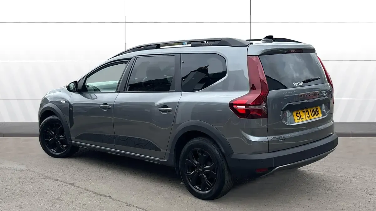 Second-hand Dacia Jogger Extreme 140 CP (102 kW) 2023 Gri Monovolum