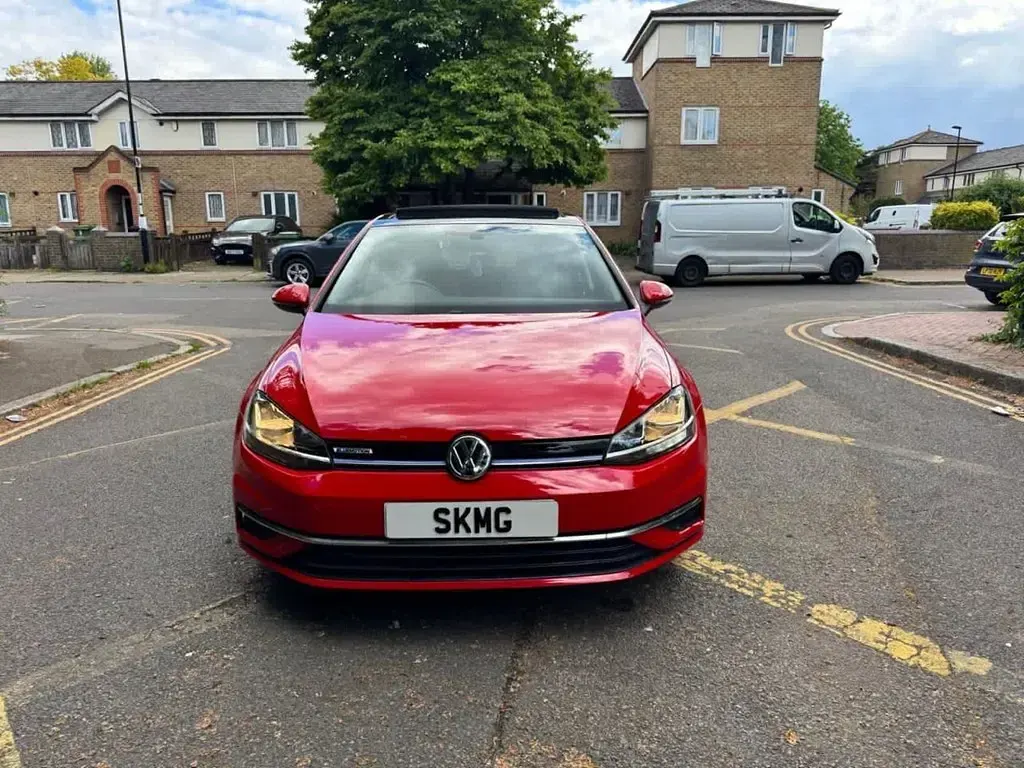 Used VW Golf VII SE 130 HP (95 kW) 2018 Red Hatchback