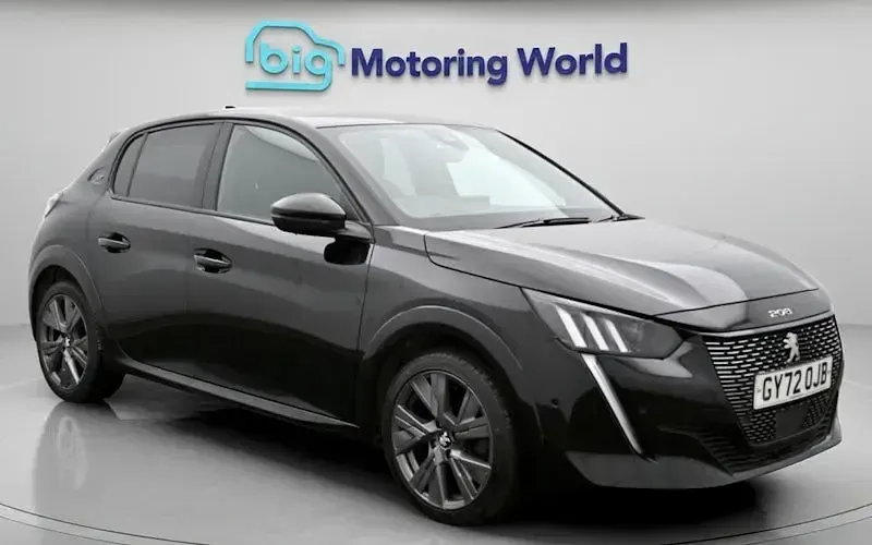 Second-hand Peugeot 208 GT 102 CP (75 kW) 2022 Hatchback