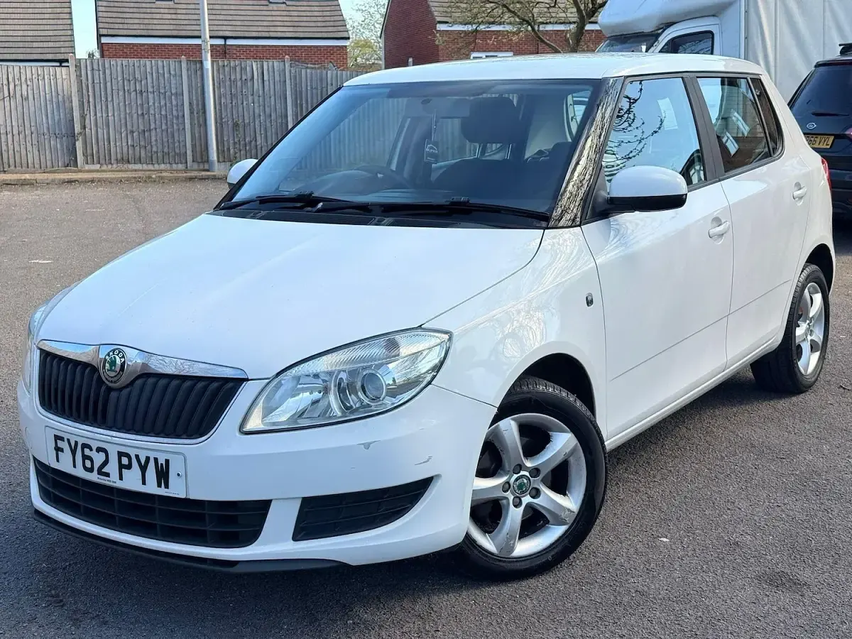 Used Skoda Fabia SE 90 HP (66 kW) 2012 White Hatchback