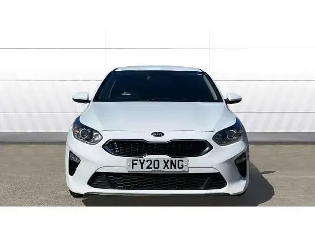 Usado Kia Ceed 117 HP (86 kW) 2020 Branco Citadino