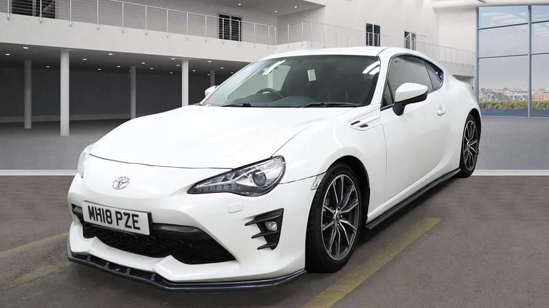 White Used 2018 Toyota GT86 GT Coupe | £16,990 (Fair price) - Image 1/4