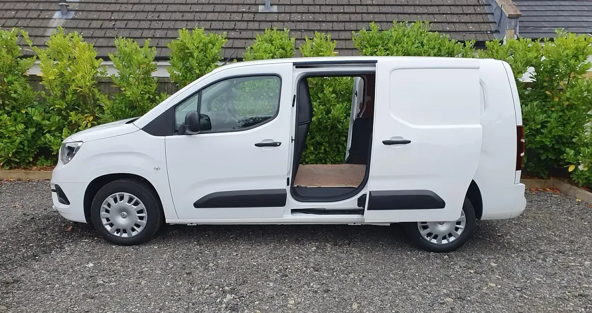 Used Vauxhall Combo Sportive 100 HP (73 kW) 2021 White MPV
