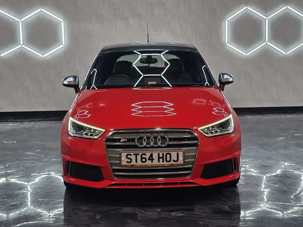 Used Audi A1 Comfort 256 HP (188 kW) 2014 Red Hatchback