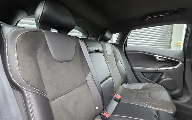 Used Volvo V40 R-Design 122 HP (89 kW) 2019 Hatchback