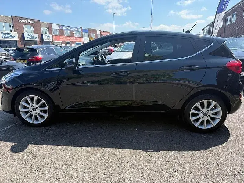 Used Ford Fiesta Titanium 125 HP (91 kW) 2019 Black Hatchback